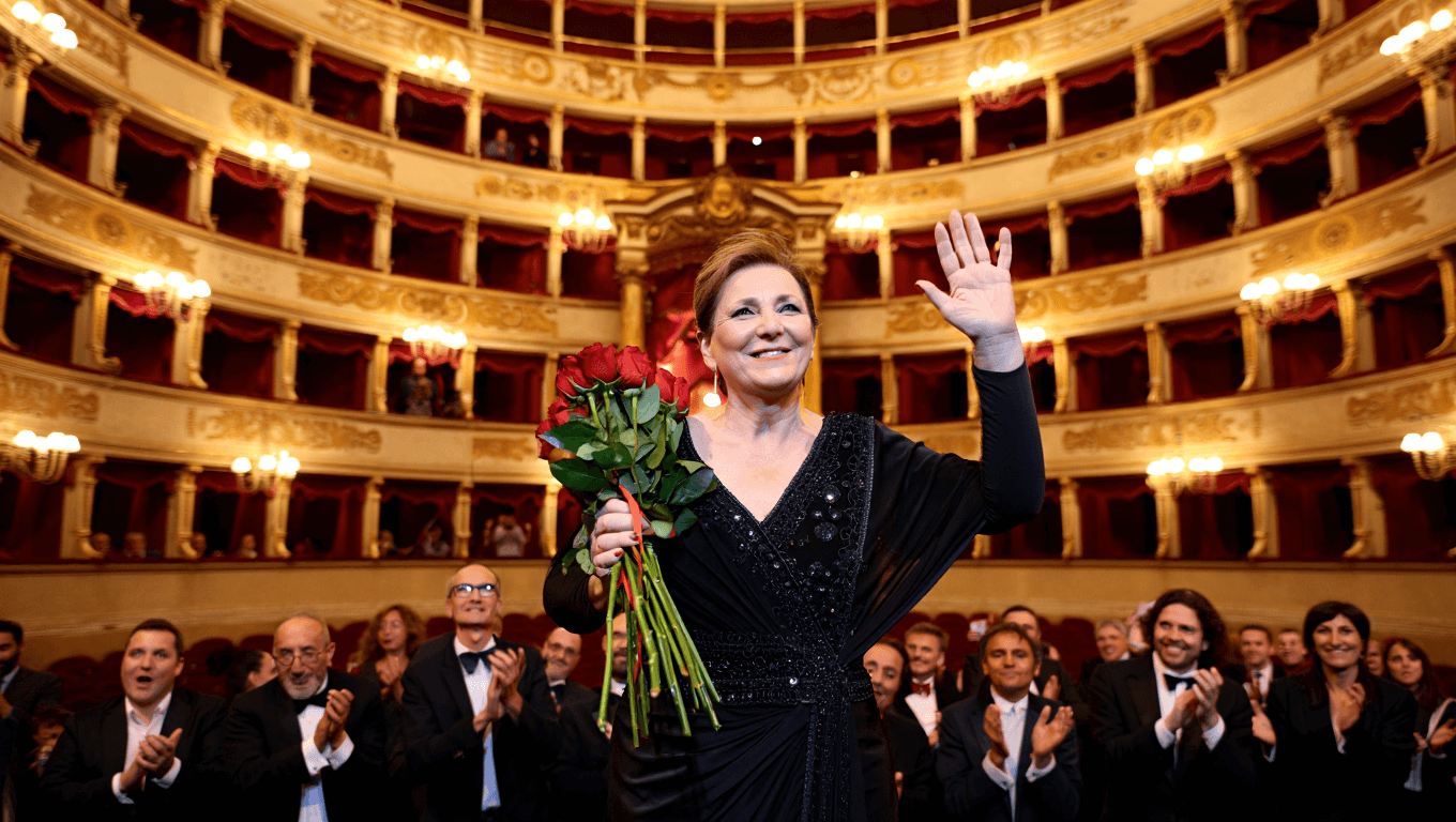 Prima della Scala, oltre 11 minuti di applausi per «Lady Macbeth». Fontana: «Poche istituzioni? Ce ne faremo una ragione» – Il video