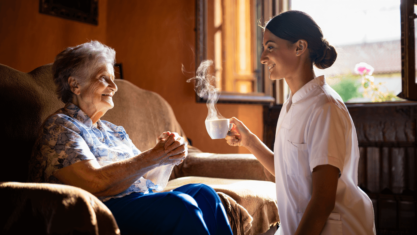 Badanti in sorpasso sulle colf: come cambia il lavoro domestico