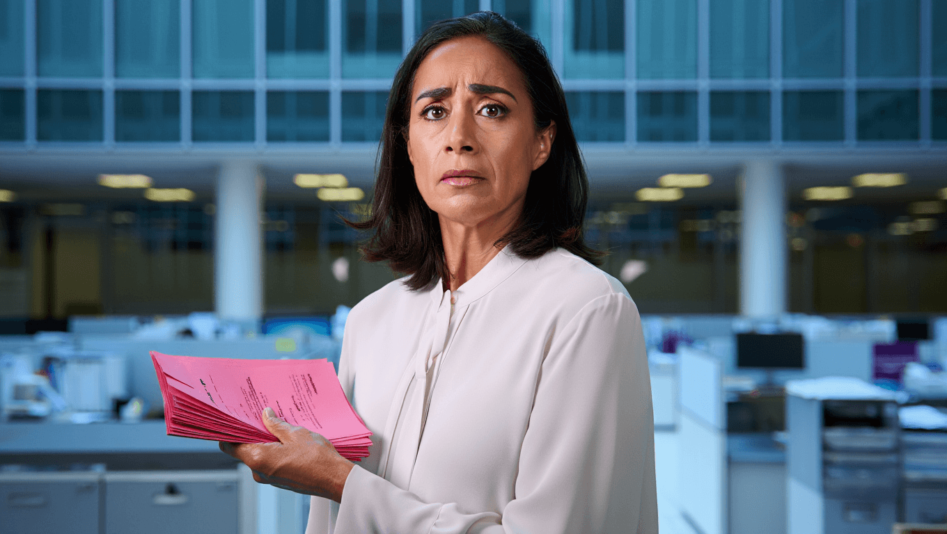 Società         
      L’AI sta facendo perdere il lavoro a così tante persone che si inizia a parlare di mega layoff, cioè di mega licenziamenti      
        A quanto pare sta diventando un vero e proprio "trend" tra le aziende, tanto che molte licenziano anche se non sono in difficoltà economiche.