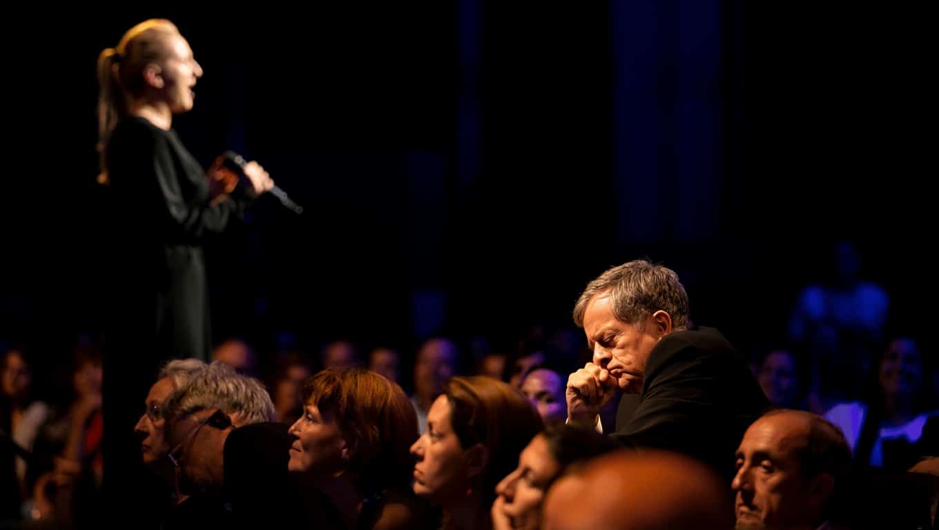 Il concerto di Angelina Mango racconta la sua storia: emozioni e un ospite d’eccezione in platea