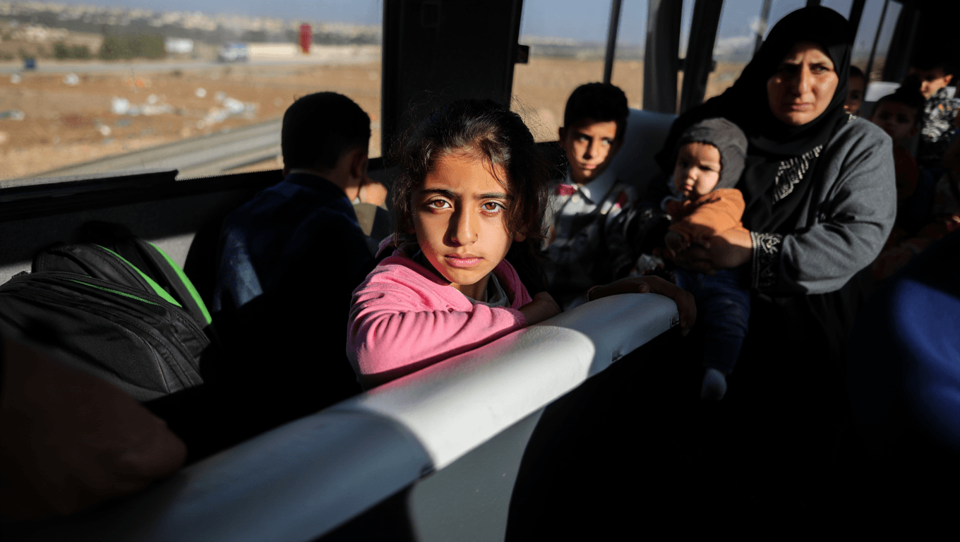 Società         
      La produttrice di La voce di Hind Rajab è riuscita a far fuggire la famiglia di Hind Rajab dalla Striscia di Gaza      
        La madre della bambina, Wissam, e altri otto membri della famiglia sono così riusciti ad arrivare in Grecia e ottenere lo status di rifugiati.