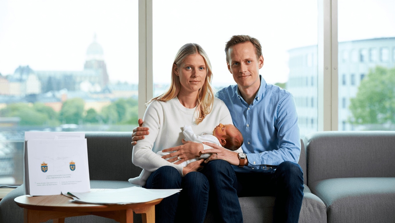 Società         
      In Svezia la denatalità è così grave che si sta pensando di introdurre la fecondazione assistita “di Stato”      
        Al momento il Servizio Sanitario Nazionale copre i costi per sei tentativi alle persone senza figli. L'attuale governo vuole coprire i costi di tutti i tentativi, per tutti.
