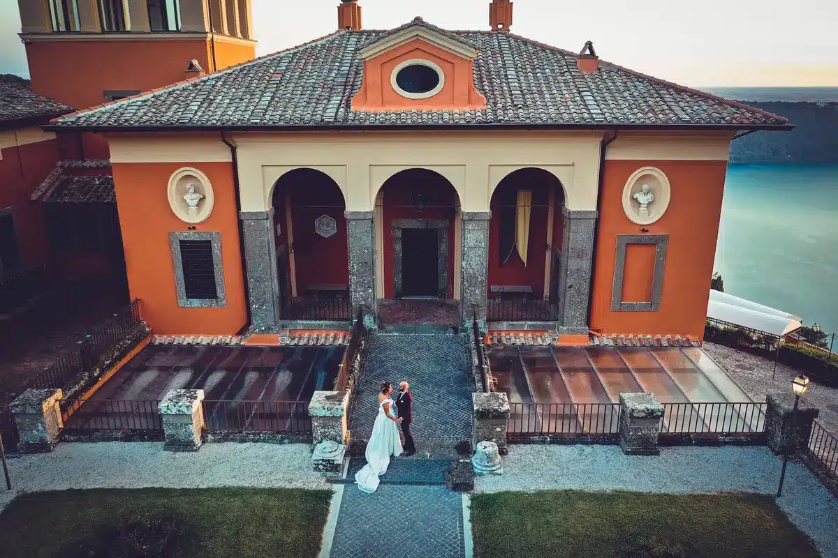 Splendida villa sulla Costiera Amalfitana con giardini e vista mare, location scelta per il matrimonio