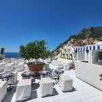 Spettacolare villa di lusso sulla Costiera Amalfitana con vista sul mare al tramonto, location ideale per matrimoni da s