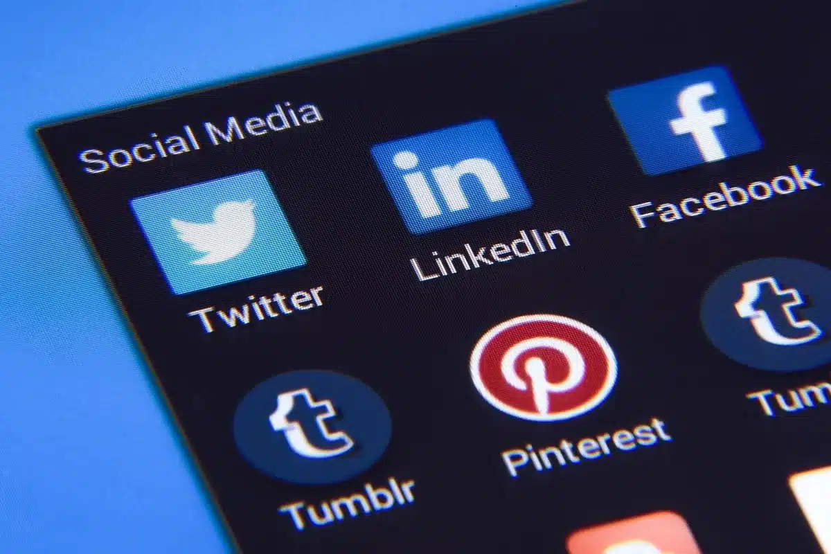 Interfaccia web con etichette accessibili e alto contrasto