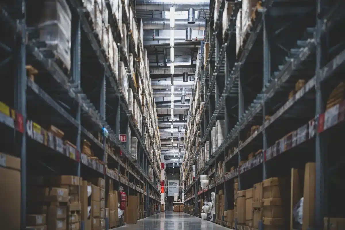 Kit d'emergenza con lista di controllo e forniture essenziali